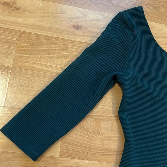 Everly Dark Green V-Back Ribbed Knit Bodycon Mini Dress Medium - Picture 2 of 10